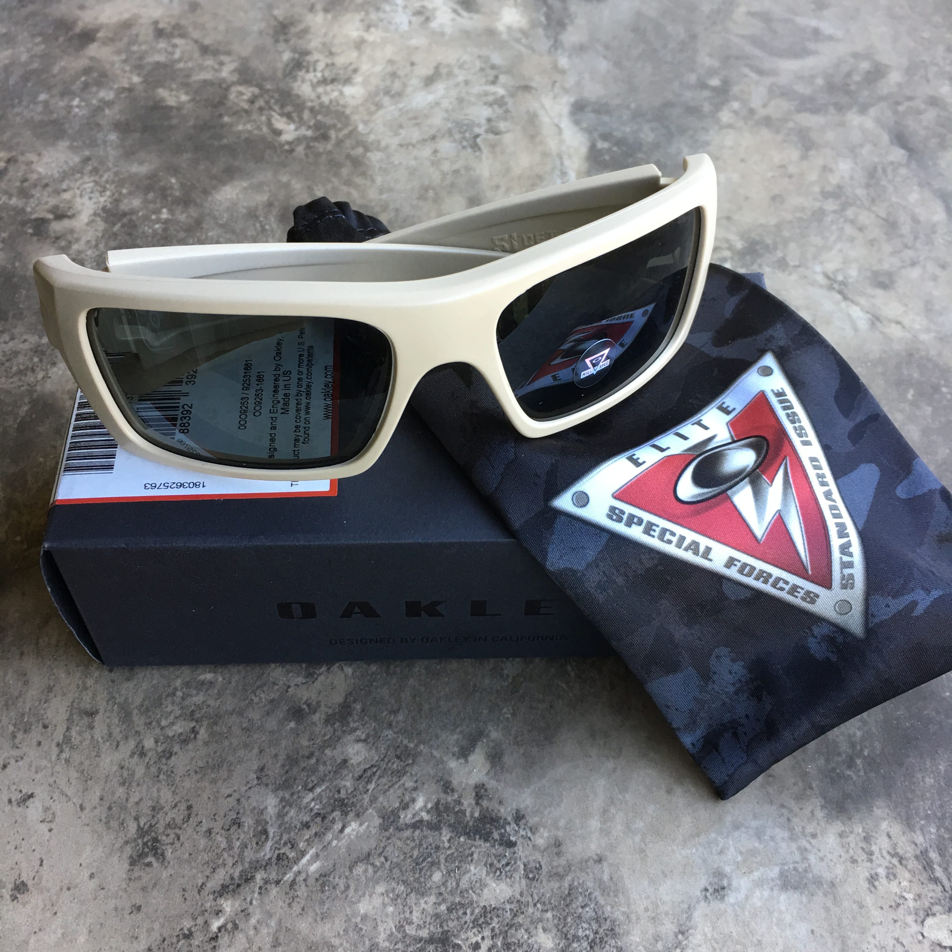 Oakley Standard Issue Ballistic Det Cord Glasses Desert Tan Frame with Grey  Lenses OO9253-1661 – Black Wolf Supply